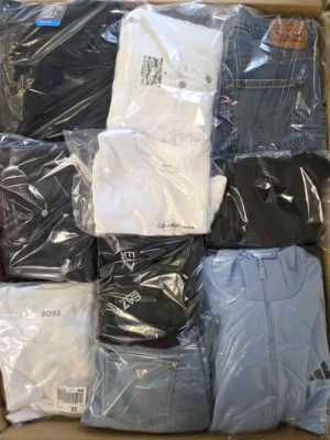 The photo shows a package with clothing in the category C.