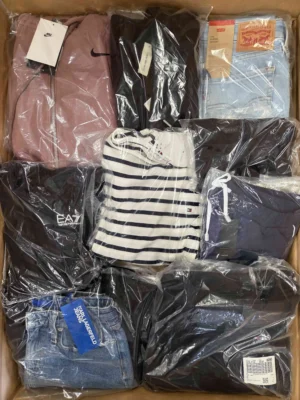 The photo shows a package with clothing in the category C.