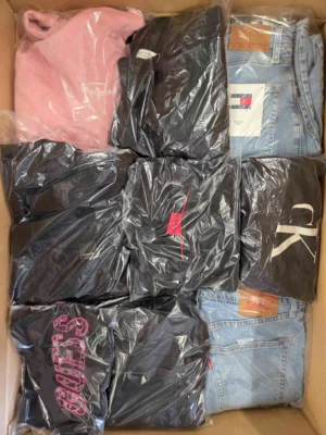 The photo shows a package with clothing in the category C.