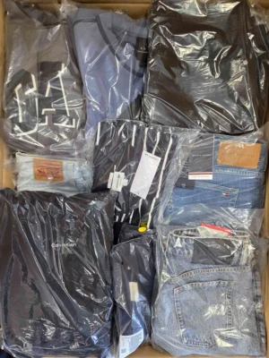 The photo shows a package with clothing in the category C.