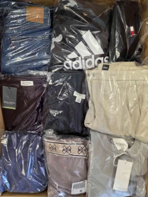 The photo shows a package with clothing in the category C.