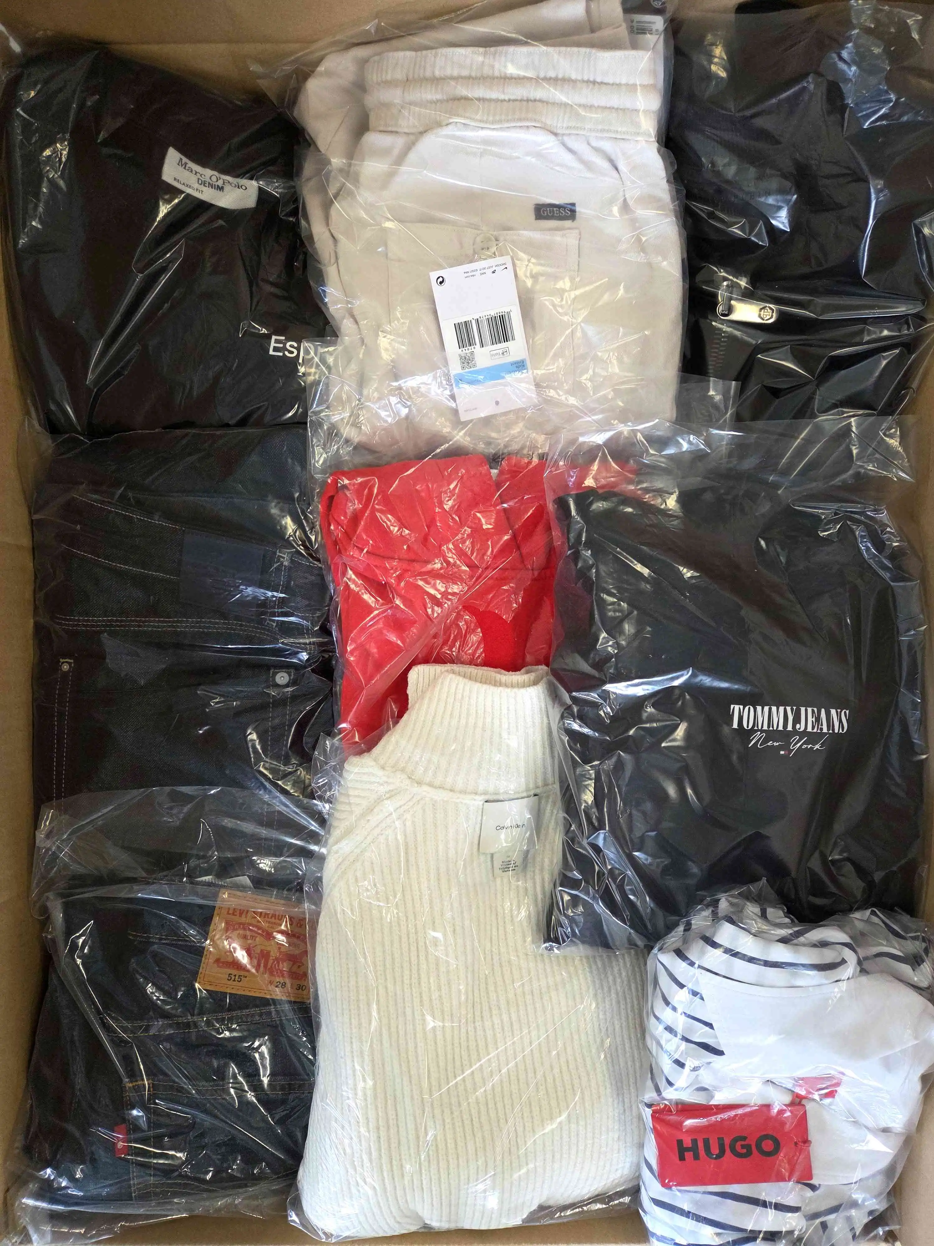 C1999 3 The photo shows a package with clothing in the category C.