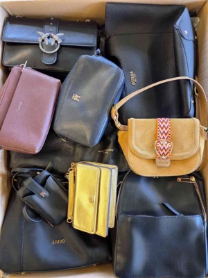 The picture shows a package with accessories in the category HD.