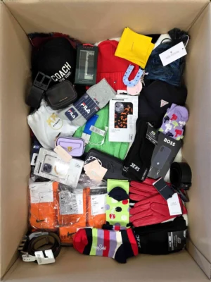 The picture shows a package with accessories in the category AB.