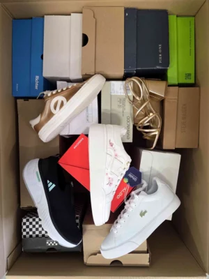 The photo shows a package with footwear in the category BS.