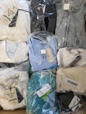 The photo shows a package with clothing in the category B.