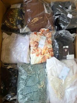 The photo shows a package with clothing in the category B.