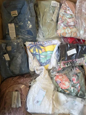 The photo shows a package with clothing in the category B.