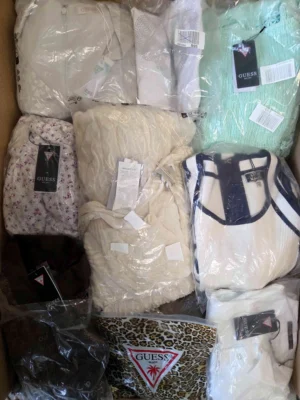 The photo shows a package with clothing in the category B.