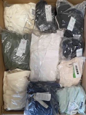 The photo shows a package with clothing in the category B.
