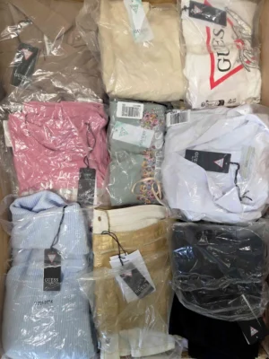 The photo shows a package with clothing in the category B.