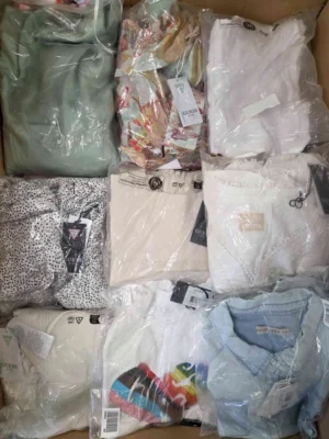 The photo shows a package with clothing in the category B.