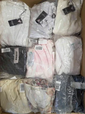 The photo shows a package with clothing in the category B.