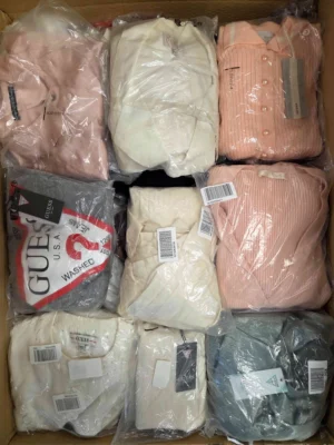 The photo shows a package with clothing in the category B.