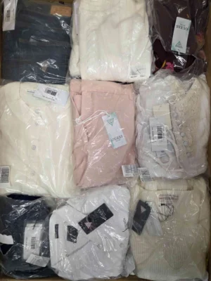 The photo shows a package with clothing in the category B.