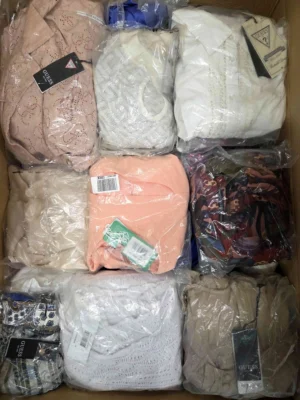 The photo shows a package with clothing in the category B.