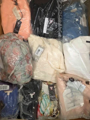 The photo shows a package with clothing in the category B.