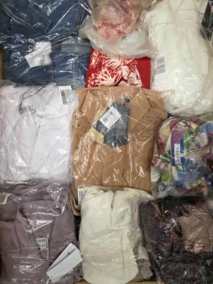 The photo shows a package with clothing in the category B.