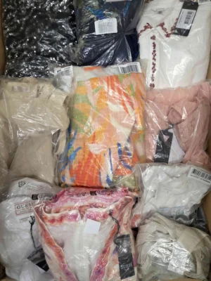 The photo shows a package with clothing in the category B.