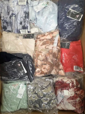 The photo shows a package with clothing in the category B.