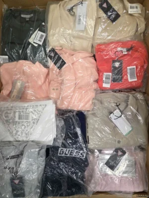 The photo shows a package with clothing in the category B.