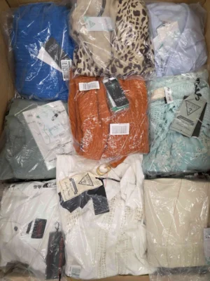 The photo shows a package with clothing in the category B.