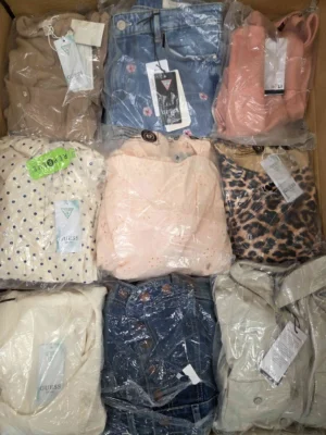 The photo shows a package with clothing in the category B.