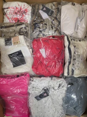 The photo shows a package with clothing in the category B.