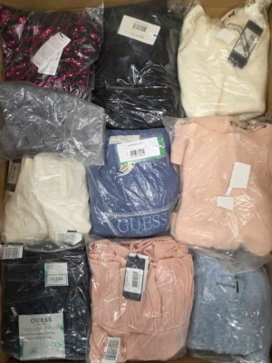 The photo shows a package with clothing in the category B.