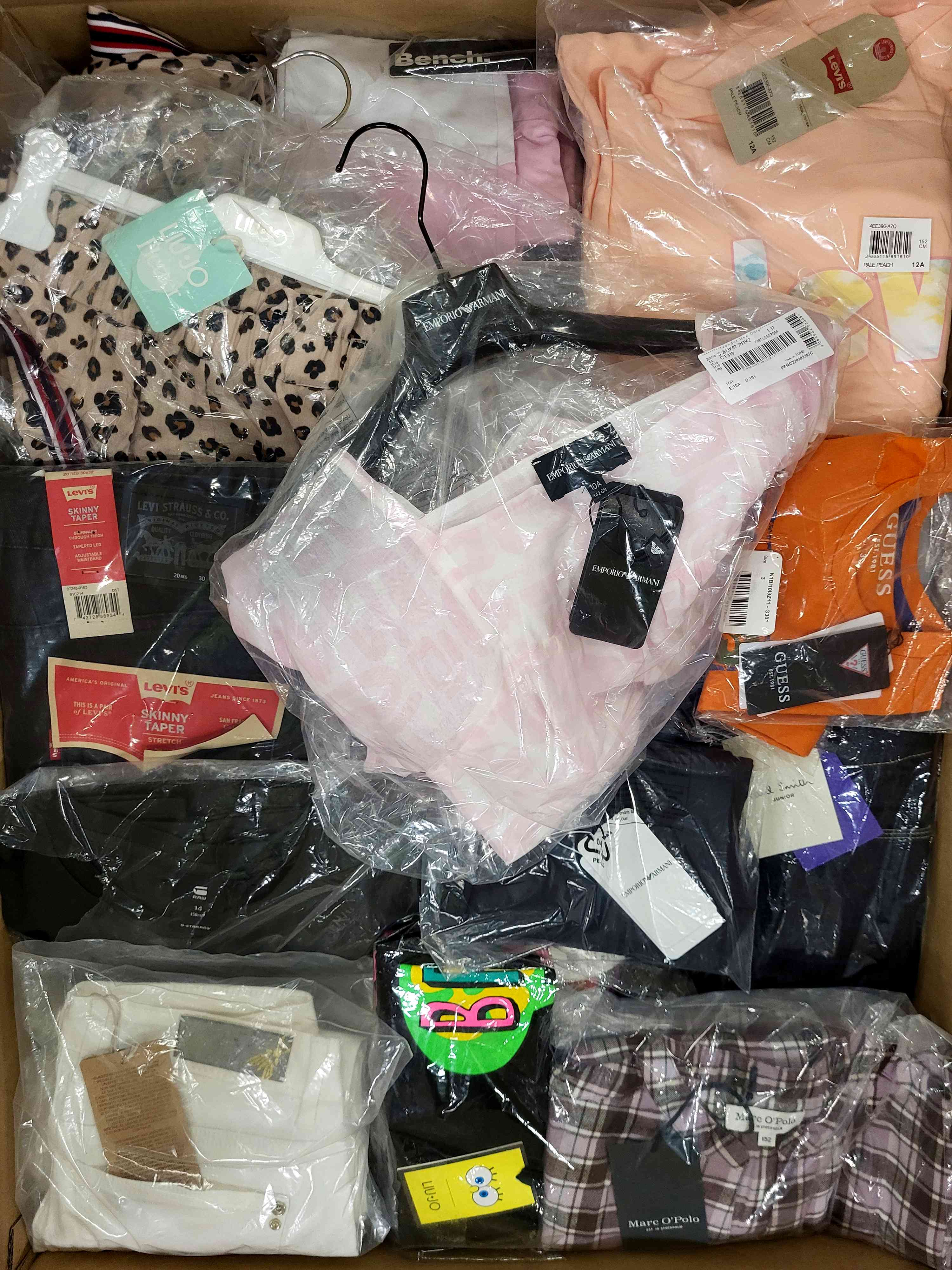 K430 3 The photo shows a package with clothing in the category K.