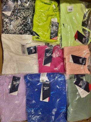 The photo shows a package with clothing in the category R.