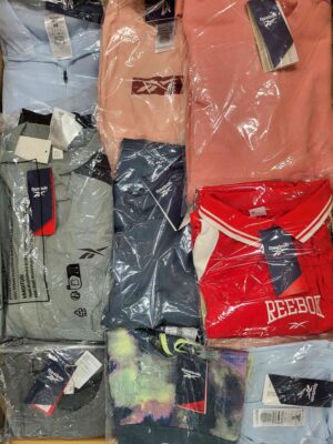 The photo shows a package with clothing in the category R.