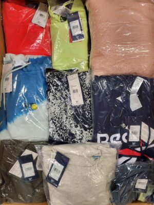 The photo shows a package with clothing in the category R.