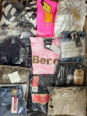The photo shows a package with clothing in the category K.