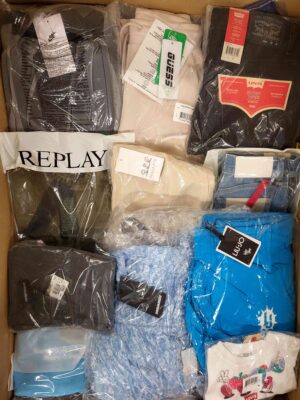 The photo shows a package with clothing in the category K.