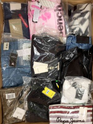 The photo shows a package with clothing in the category K.