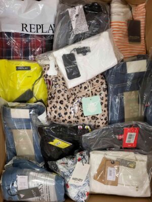 The photo shows a package with clothing in the category K.