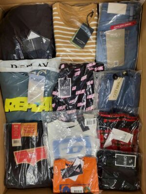 The photo shows a package with clothing in the category K.