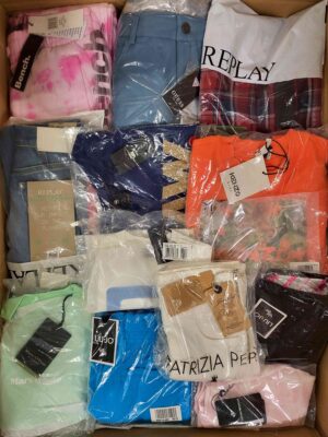 The photo shows a package with clothing in the category K.