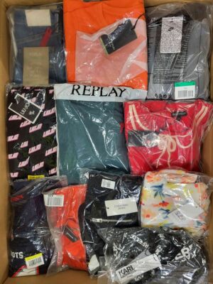The photo shows a package with clothing in the category K.