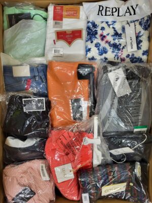 The photo shows a package with clothing in the category K.