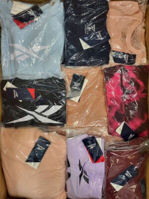 The photo shows a package with clothing in the category R.