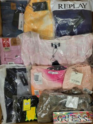The photo shows a package with clothing in the category K.