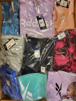 The photo shows a package with clothing in the category R.