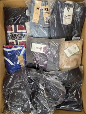 The photo shows a package with clothing in the category AM.