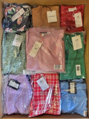 The photo shows a package with clothing in the category AR.
