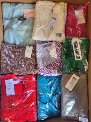 The photo shows a package with clothing in the category AR.