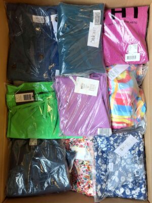 The photo shows a package with clothing in the category AR.