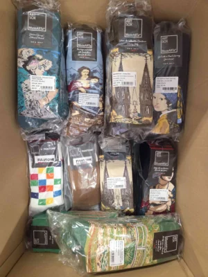 The picture shows a package with accessories in the category SA.