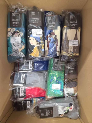 The picture shows a package with accessories in the category SA.